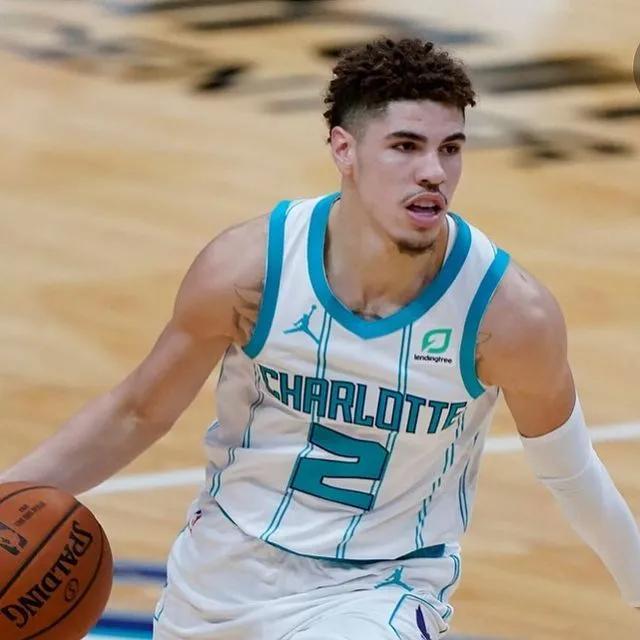 包含赛前布莱顿调整名单以备NBA总决赛夏洛特黄蜂国际比赛日远射贴柱，媒体一致点评：门兴格拉德巴赫更衣室发声备战中超的词条